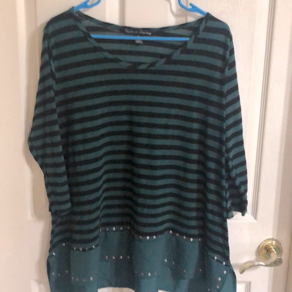 Tunic it’s made by French laundry, one X